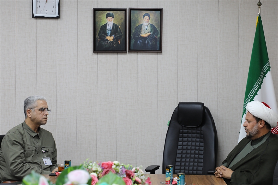 دیدار مهندس انصارى سرپرست شرکت مخازن سبز با امام جمعه شهرستان عسلویه