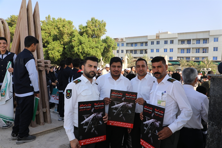 حضور کارکنان شرکت مخازن سبز در راهپیمایی ۱۳ آبان در عسلویه