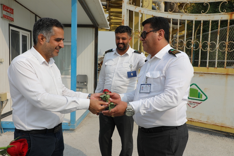 دکتر کمالی، مدیرعامل شرکت مخازن سبز از کارکنان حراست تقدیر کرد