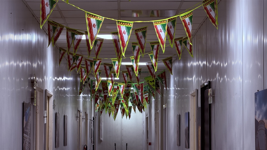 فضاسازی و آذین‌بندی شرکت مخازن سبز پتروشیمی عسلویه به مناسبت ایام‌الله دهه مبارک فجر