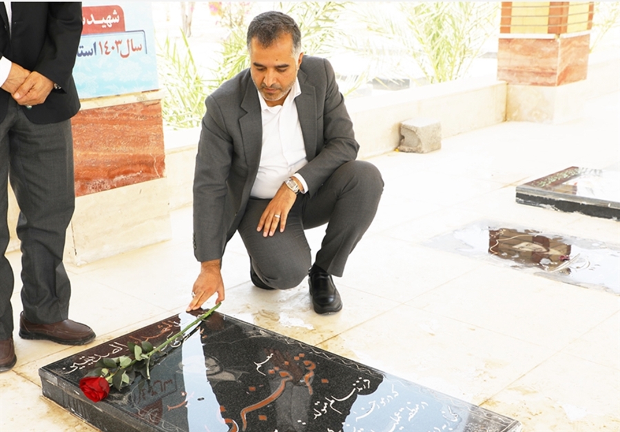 آیین غبار روبی گلزار شهداى شهر بيدخون به مناسبت سوم خرداد برگزار شد
