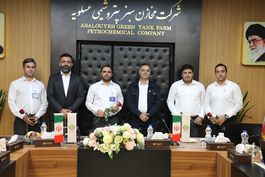 تقدیر مدیرعامل شرکت مخازن سبز پتروشیمی عسلویه از واحد روابط عمومی به مناسبت روز روابط عمومی