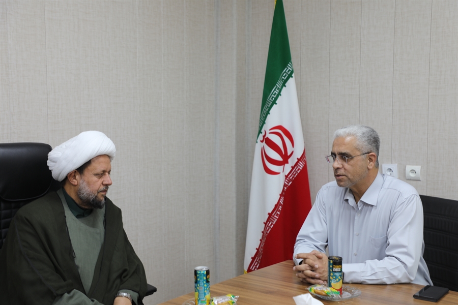 دیدار مهندس انصاری مدیر عامل شرکت مخازن سبز پتروشیمی عسلویه با امام جمعه شهرستان عسلویه